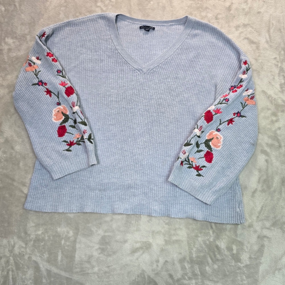 American Eagle Floral Embroidered V-Neck Ribbed Sweater Blue XXL